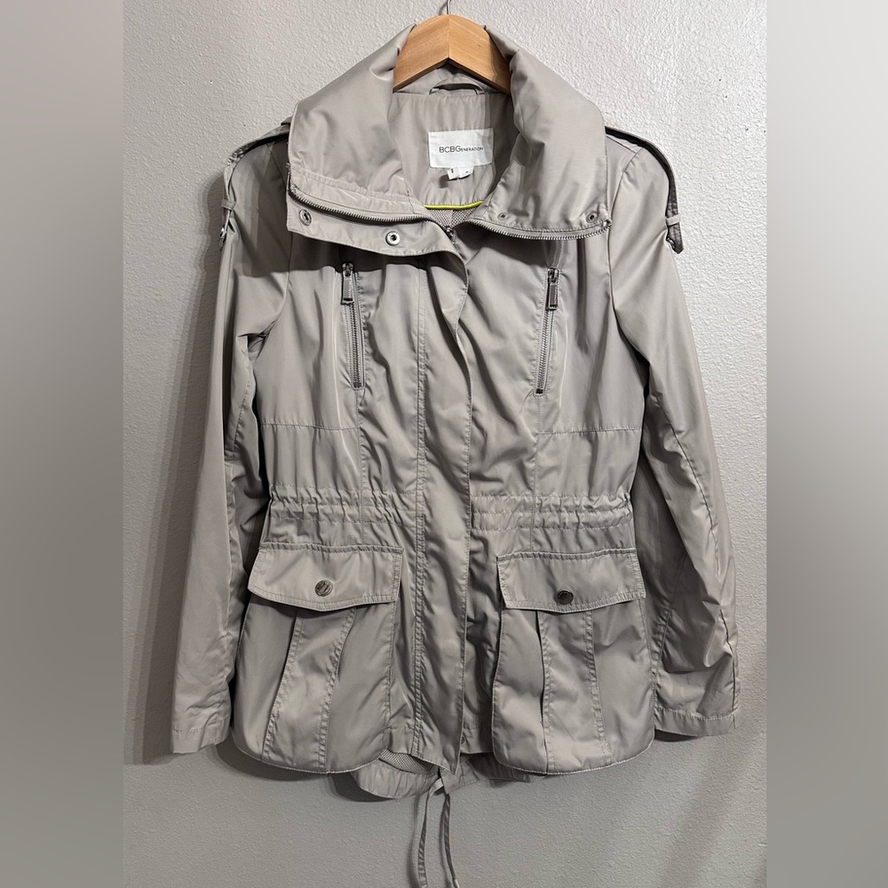 BCBGeneration Women’s Mid Length Rain Jacket Size Small Color Pearl